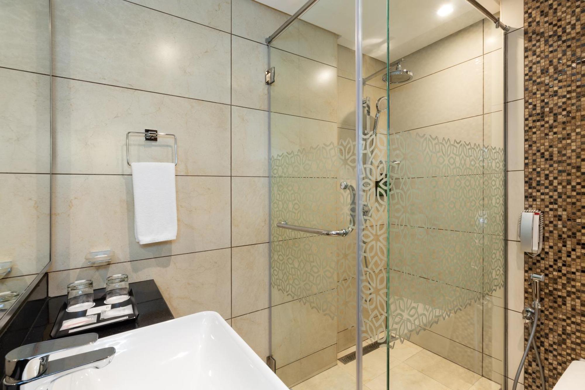 أجنحة رويال كونتيننتال 5* دبي
